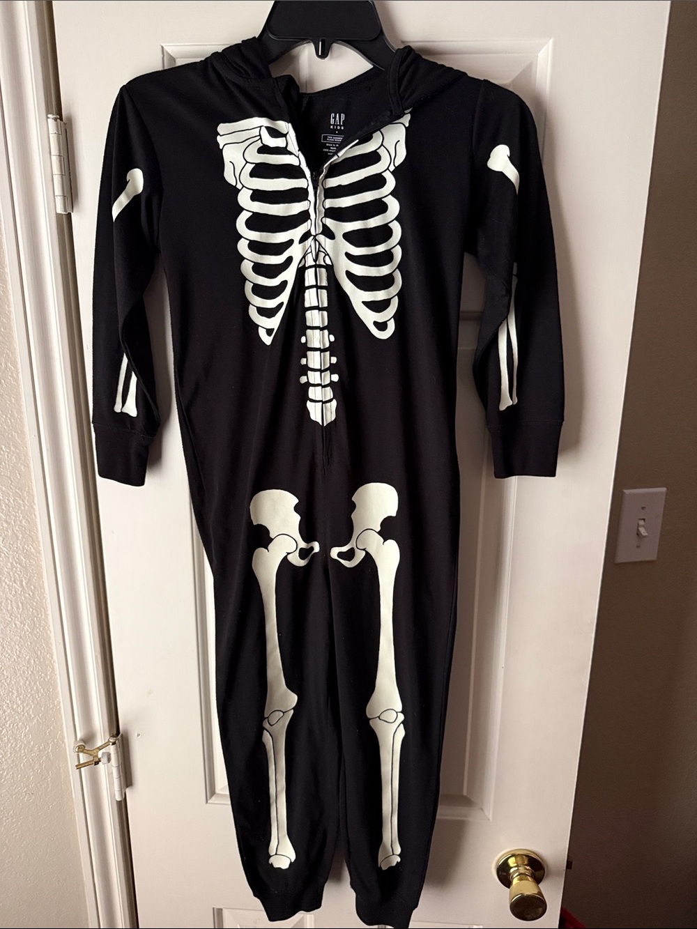 Gap Kids Glow-in-the-Dark Skeleton PJ One-Piece Skeleton Halloween Size 6